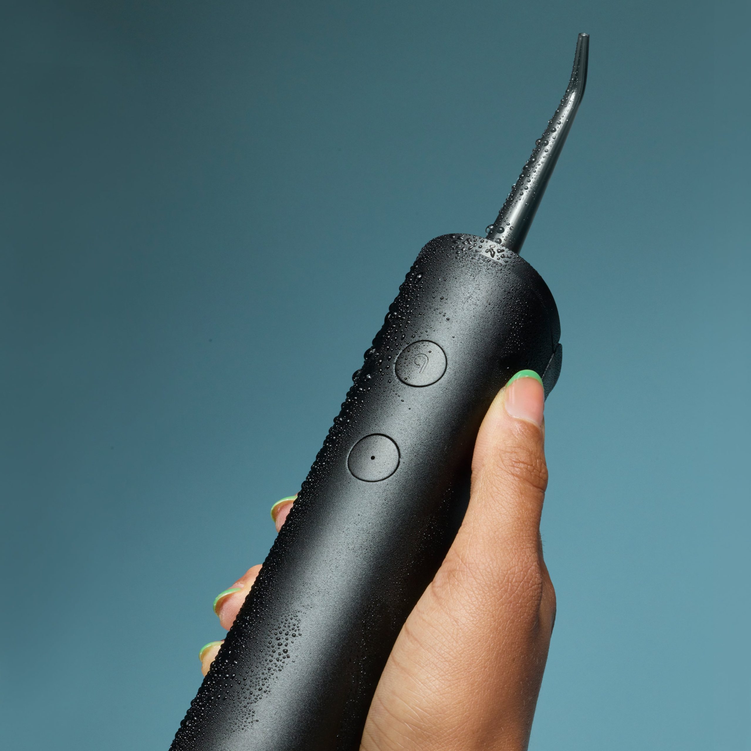 2501_DTC_WaterFlosser_2880x2880_InHand-1-11.jpg
